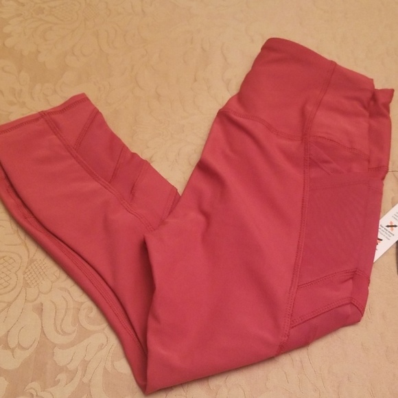 SOLD.Reebok Women's Red Performance Running Capris - Picture 5 of 6